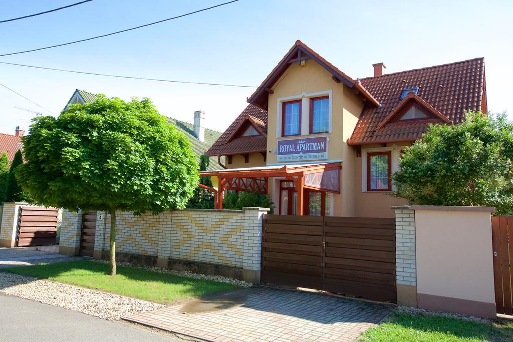 Royal Apartman Hajduszoboszlo Exterior foto
