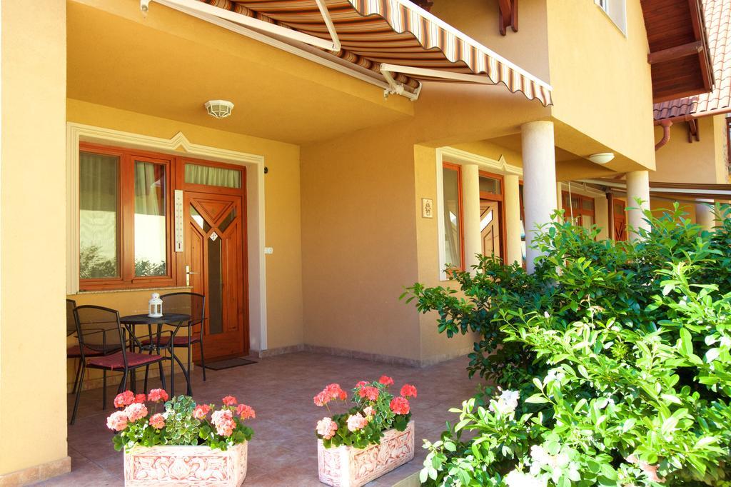 Royal Apartman Hajduszoboszlo Exterior foto